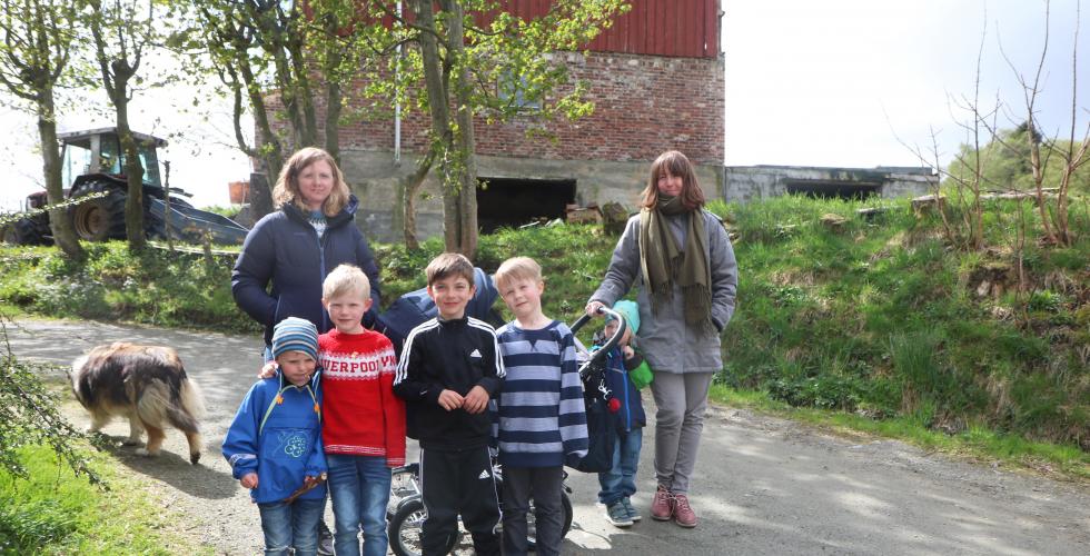 Småbarnsforeldre i Tysværvåg har kjempa ei fånyttes kamp i snart eitt år for å få skuleskyss til ungane sine grunna farleg skuleveg.
Småbarnsforeldre i Tysværvåg har kjempa ei fånyttes kamp i snart eitt år for å få skuleskyss til ungane sine grunna farleg skuleveg.